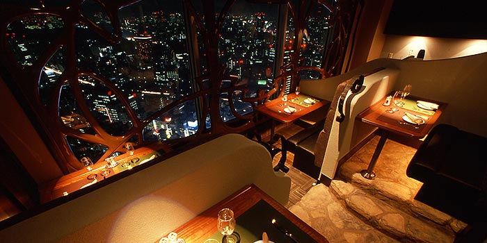 アーティスト カフェ／東京ドームホテル43F 画像2 夜景が見えるレストラン