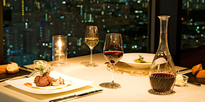 キュイジーヌ　エスト／ホテルメトロポリタン 画像3 夜景が見えるレストラン